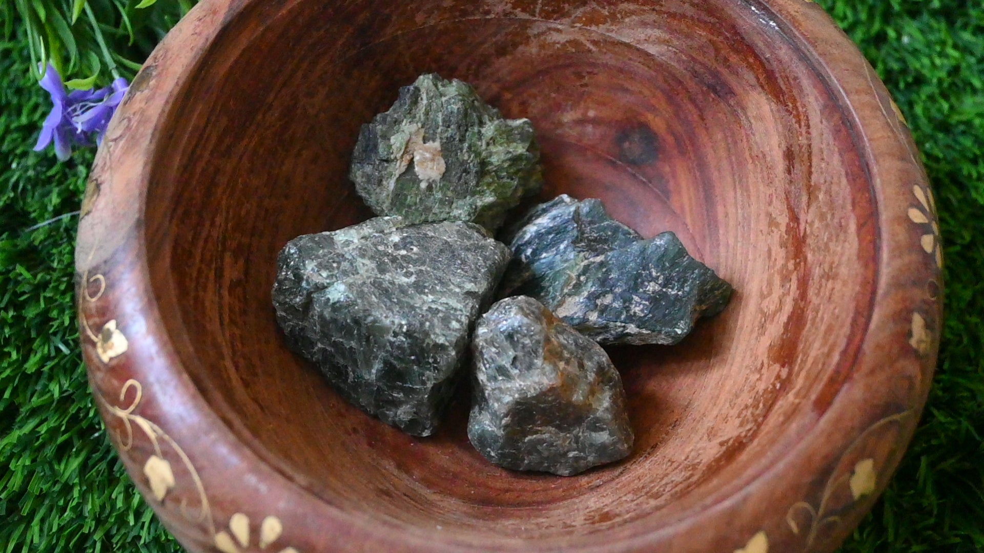 Labradorite Rough Stone - Natural Raw Labradorite Crystals for Healing & Energy Work | #Labradorite #RoughCrystals #HealingStones #RawLabradorit #CrystalHealing #EnergyWork