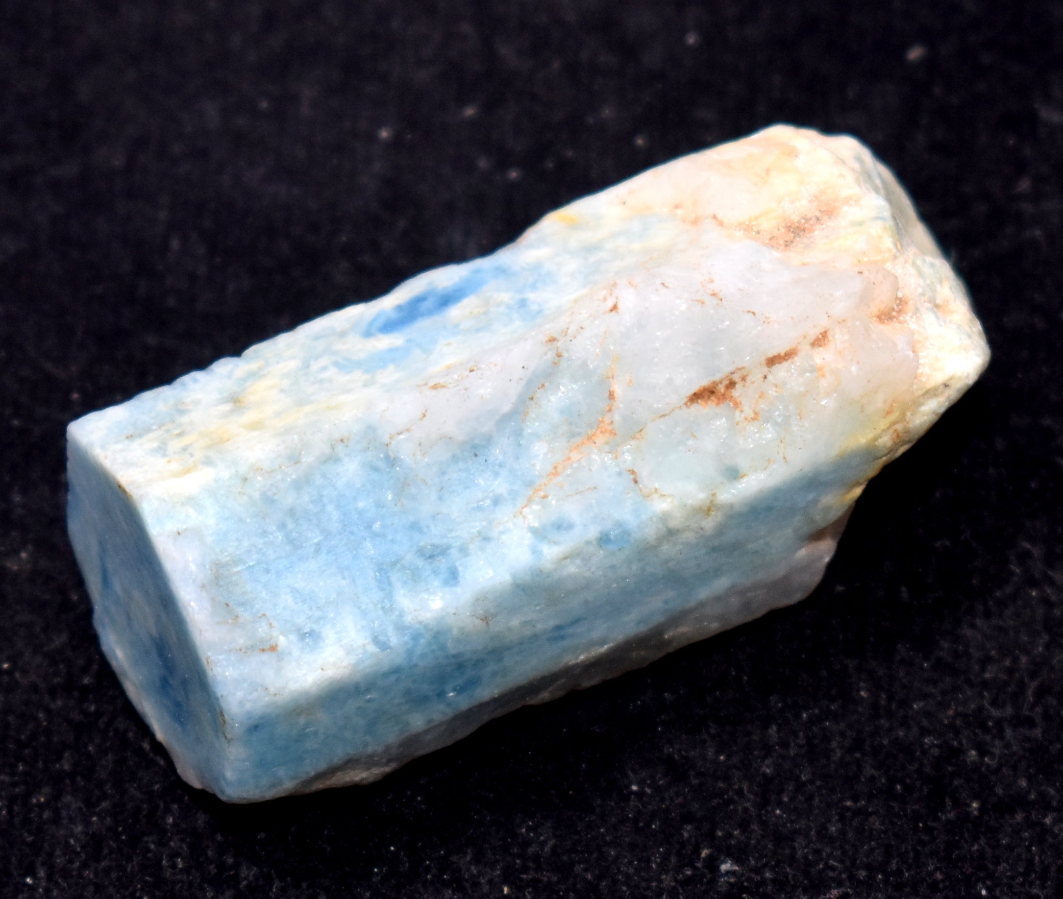 Unique Aquamarine Rough – Ideal for Creativity, Inspiration, and Emotional Balance #Aquamarine #CreativeEnergy #CrystalHealing #Inspiration #NaturalCrystals
